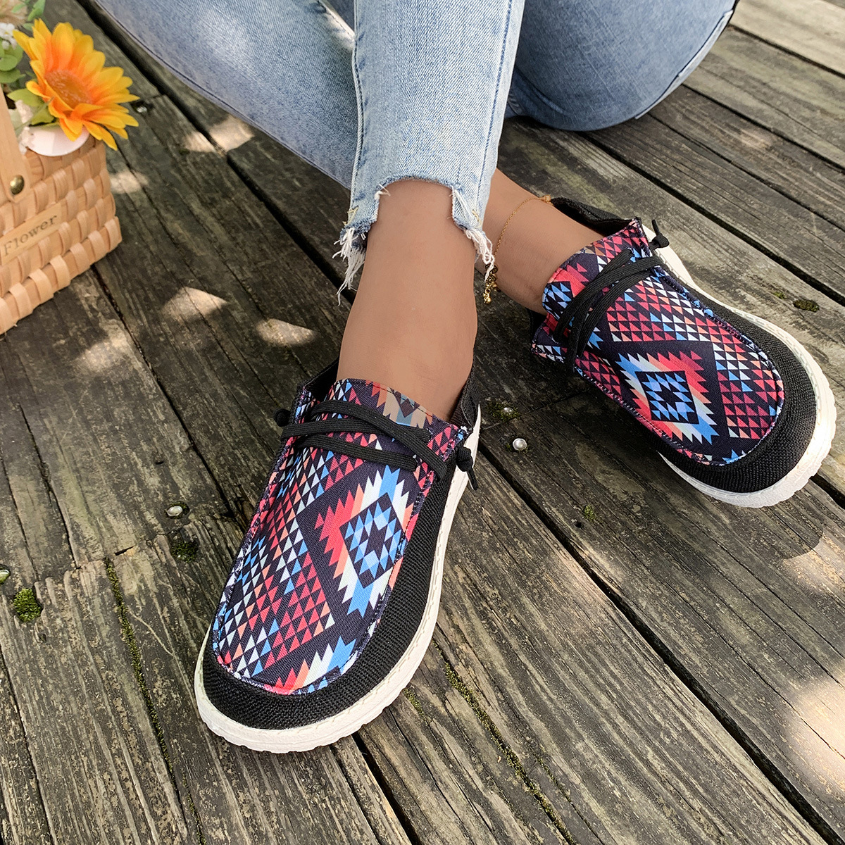 Women's canvas casual shoes